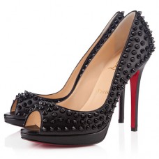 Christian Louboutin Yolanda 120 mm-es szegecselt orrú pumpák fekete