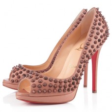 Christian Louboutin Yolanda 120 mm-es szegecselt orrú pumpák nude színű