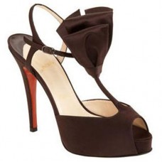 Christian Louboutin Ernesta T-pántos 100 mm-es szandál különleges alkalmakra, barna