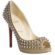 Christian Louboutin Yolanda 120 mm-es tüskés orrú pumpák bézs színben